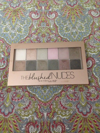 The blushed nudes far paleti