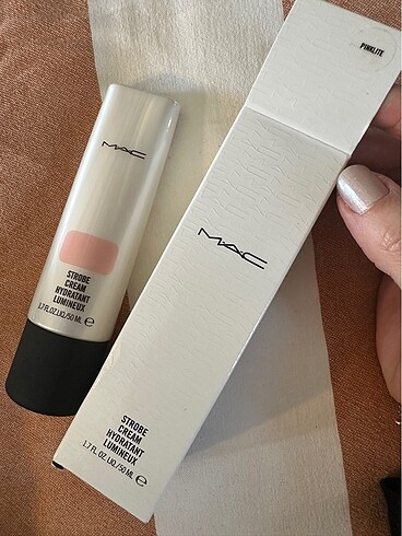 Mac strobr cream