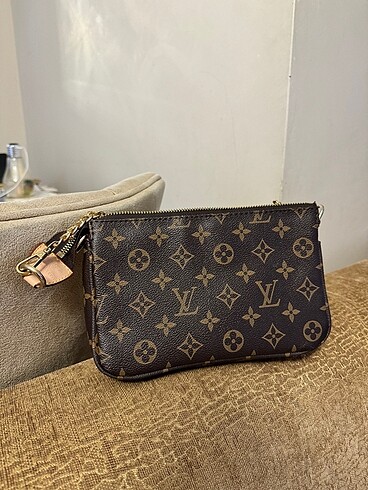 Louis vuitton canta pochette accessories