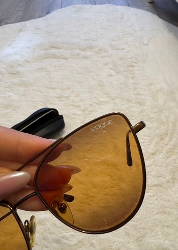 Vogue Minimalist Kadın Güneş Gözlüğü - Görsel 3