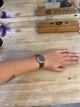 Zen Diamond- Pırlanta taşlı saattir. - Görsel 2