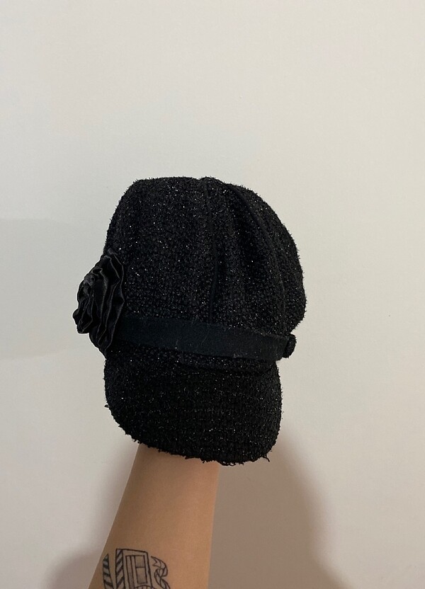 Siyah ışıltılı yanda Gül işlemesi var. - Görsel 3