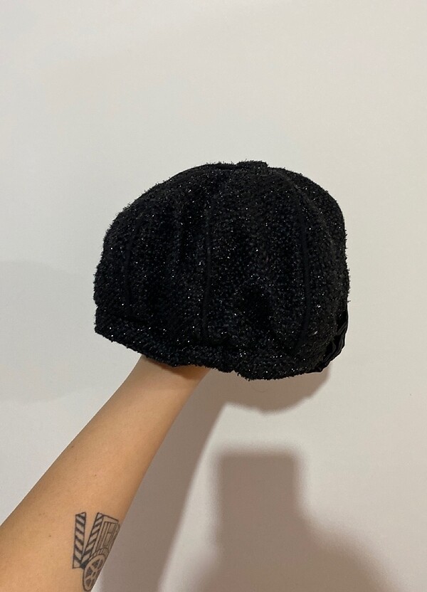 Siyah ışıltılı yanda Gül işlemesi var. - Görsel 4