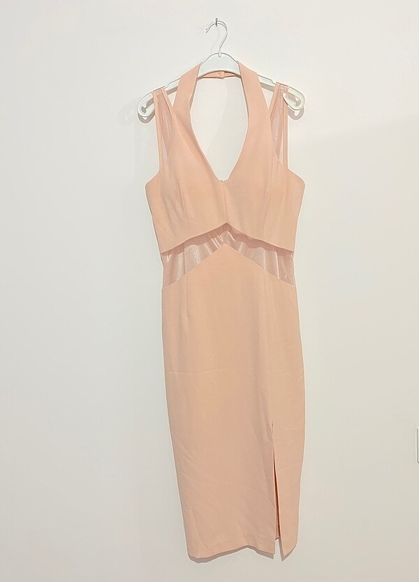 Göğüs desteklidir, sütyensiz giyilir, göğüsleri dolgun gösterir. - Görsel 2