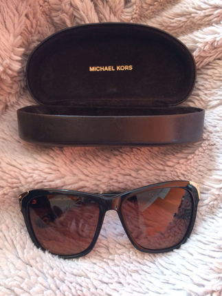 Michael Kors Hiç çizik ve sorun yoktur