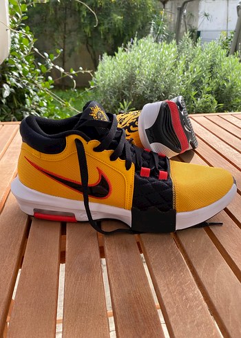 Nike Lebron Whitness 8 - Görsel 2