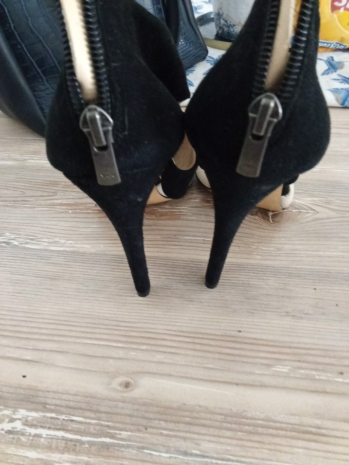 Tokalı Beyaz Siyah Stiletto Kadın Topuklu Ayakkabı - Görsel 3