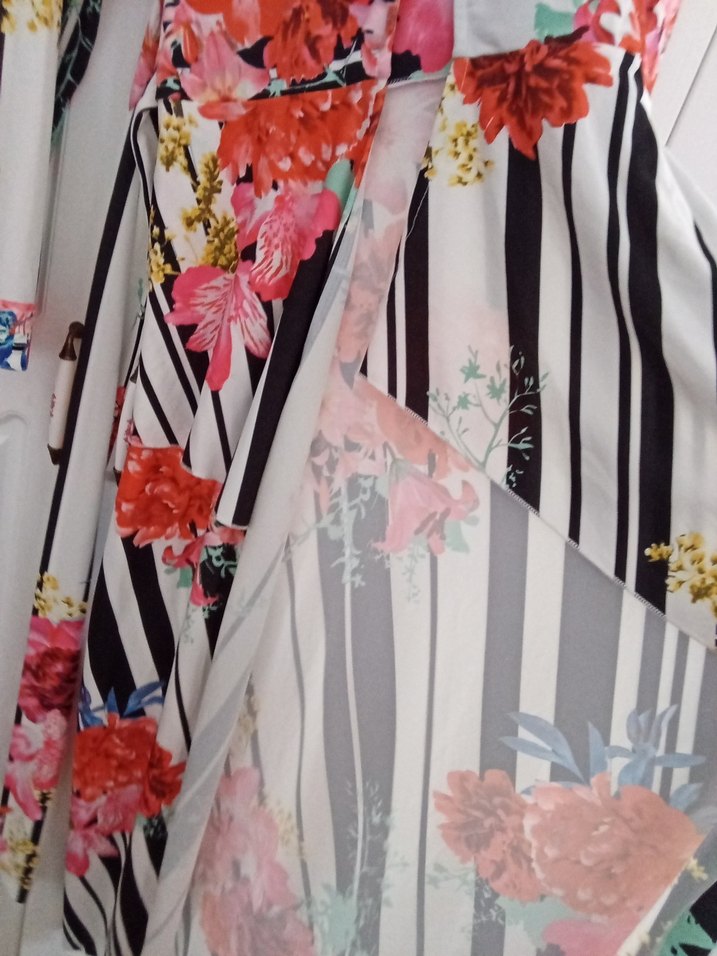 Çiçek Desenli Uzun V Yaka Bohem Elbise - Görsel 3