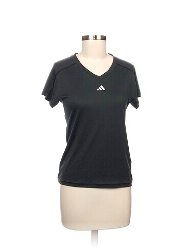 Adidas T-shirt %70 İndirimli.