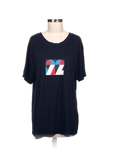 Skechers T-shirt %70 İndirimli.