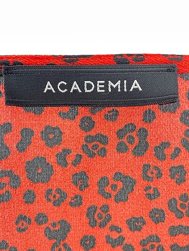 34 Beden çeşitli Renk Academia Bluz %70 İndirimli.