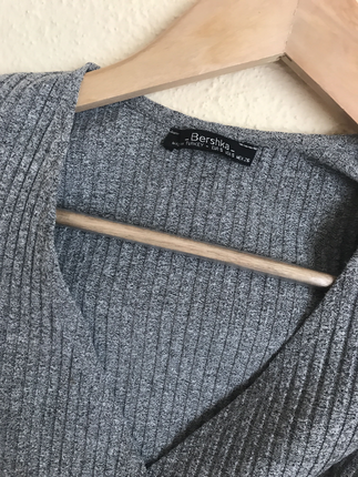 Bershka Bershka Yakası Çapraz Dekolteli Gri Bluz
