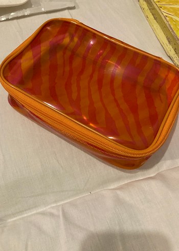 Clinique  Fermuarlı Makyaj Çantası - Görsel 9