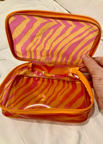 Clinique  Fermuarlı Makyaj Çantası - Görsel 7