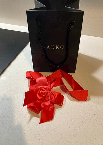 Kırmızı Kurdele ve Siyah Hediye Çantası - Görsel 4