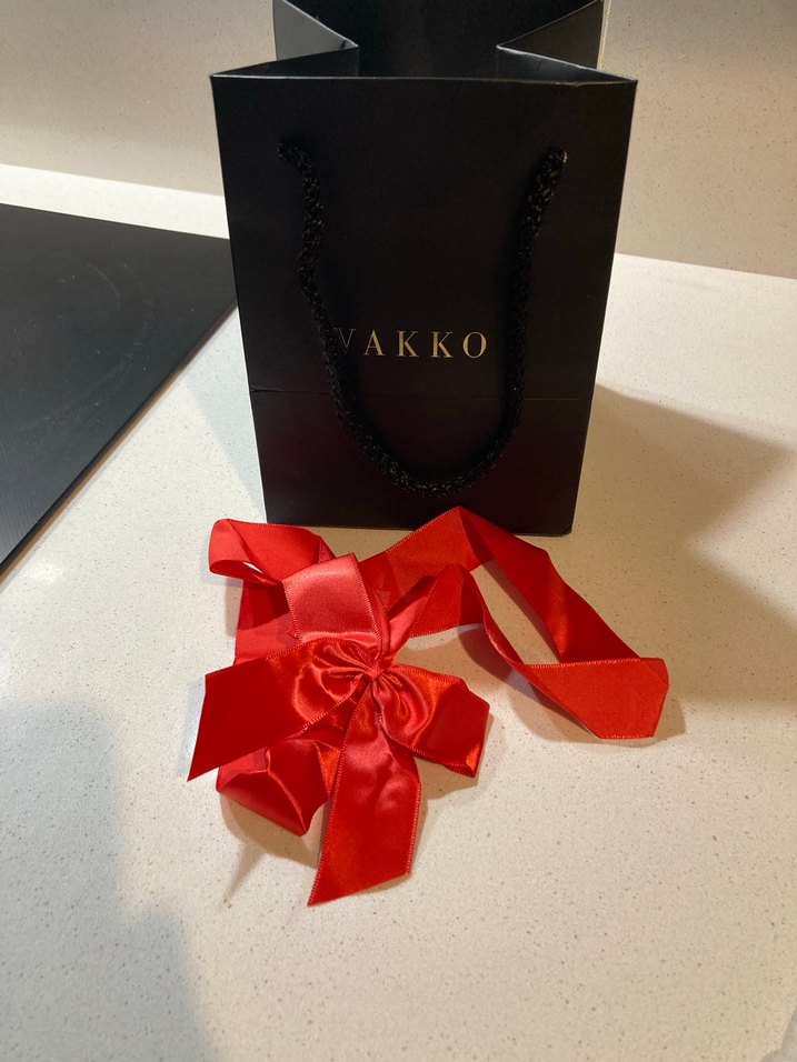 Kırmızı Kurdele ve Siyah Hediye Çantası - Görsel 4