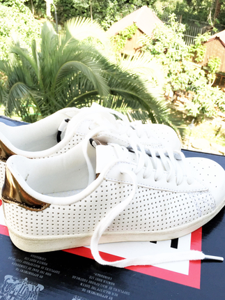 Beyaz sneakers 