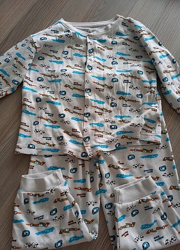 Erkek çocuk pijama takımı