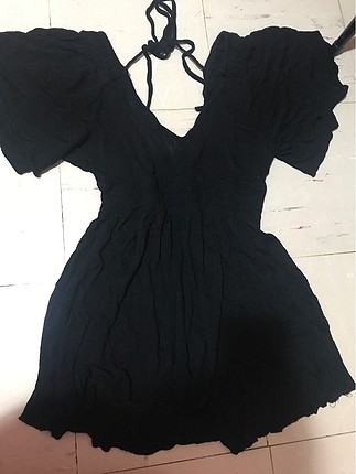 Kolları volanlı v yaka mini elbise