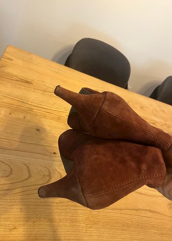 Zara Kahverengi Süet Tokalı Stiletto Bot