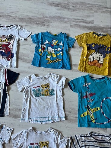 12-18 Ay Beden çeşitli Renk 16 adet tişört