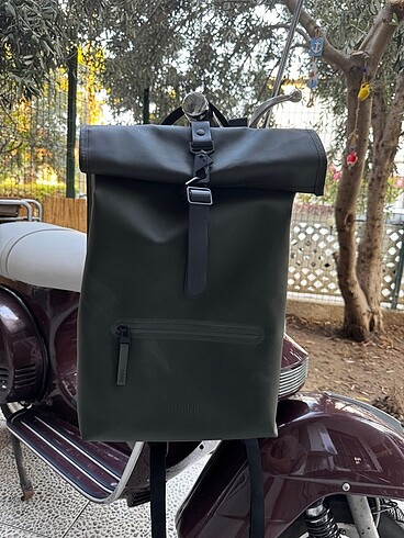  Beden Rains Rolltop Rucksack Sırt Çantası