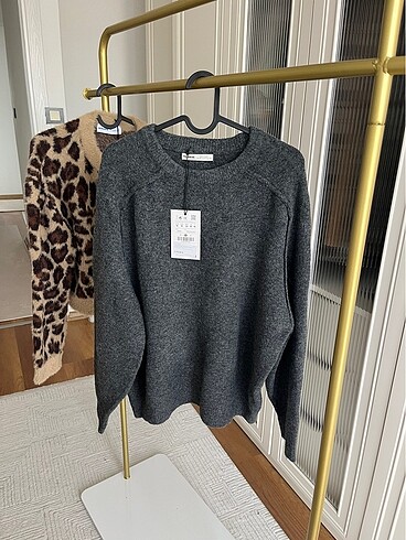 PULL AND BEAR triko