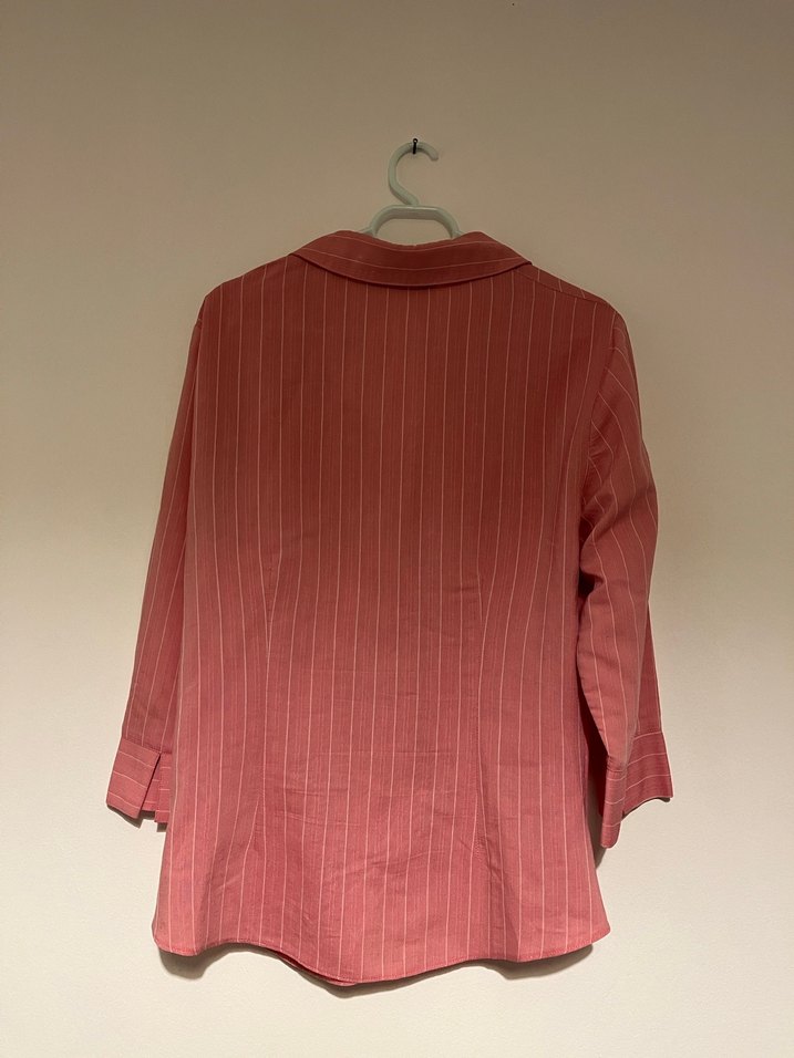 Düğmeli Pembe V Yaka Gömlek - Görsel 2