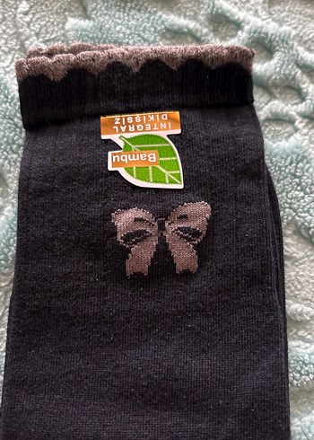 Fiyonk desenli bambu dikişsiz çorap - Görsel 2