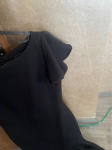 Trendyol & Milla Siyah Midi Fırfırlı elbise