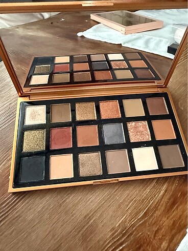 Huda Beauty Muson cosmetik far paleti