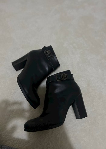 Pierre cardin orjinal topuklu bot - Görsel 2