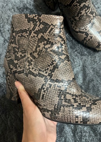 Yılan desenli pudra kahve tonunda bot orijinal gerçek deri - Görsel 7