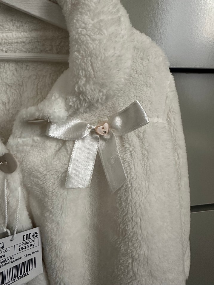 Kız Çocuk Beyaz Peluş Ceket - Görsel 2