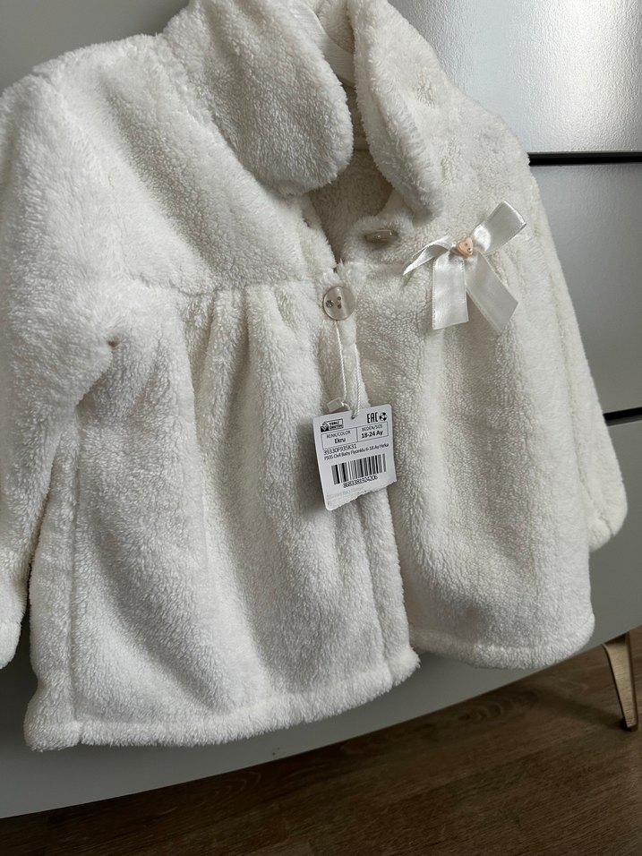 Kız Çocuk Beyaz Peluş Ceket - Görsel 3