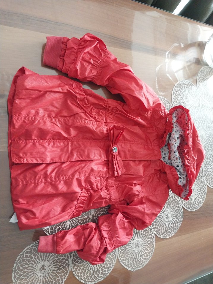 Kız Çocuk Kırmızı Kapüşonlu Düğmeli Ceket - Görsel 2