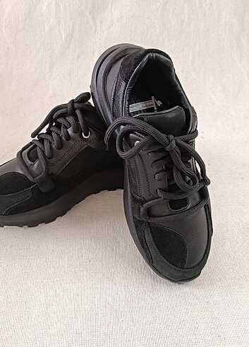 36,5 Beden siyah Renk İLVİ bayan spor ayakkabı 