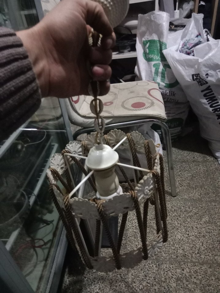 Beyaz Çiçek Desenli Sarkıt Avize - Görsel 2