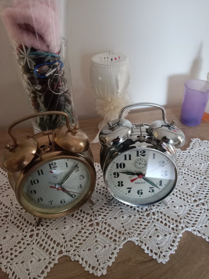 Antika Sarı ve gümüş renkli Çalar Saatler tanesi  850 tl tl - Görsel 2