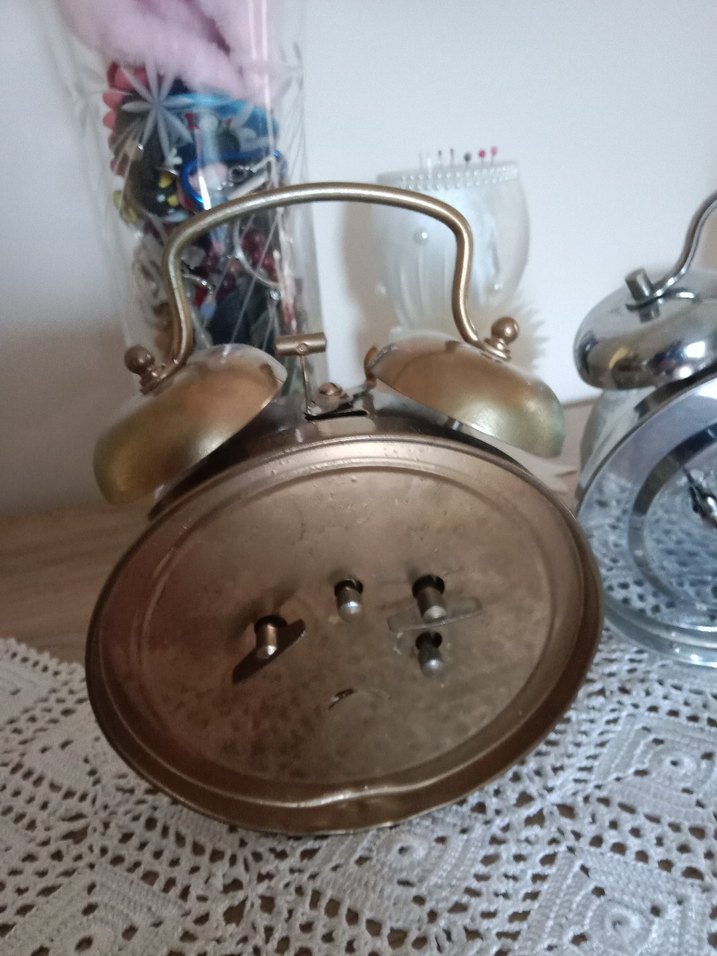 Antika Sarı ve gümüş renkli Çalar Saatler tanesi  850 tl tl - Görsel 3