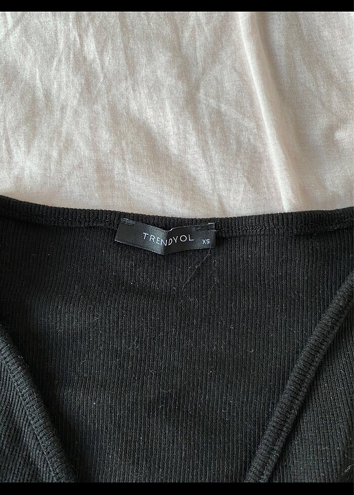 Terendyol Siyah Bağlamalı Crop - Görsel 3