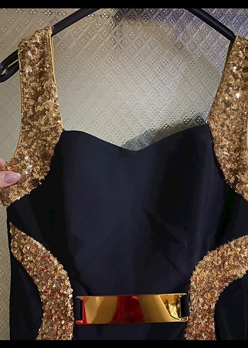 Kadın Siyah Altın Kuşaklı Uzun Abiye Elbise - Görsel 4