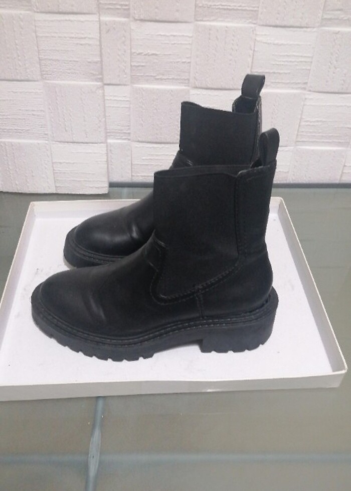 Stradivarius bot - Görsel 2