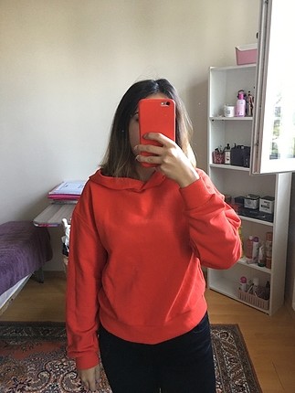 sweatshirt