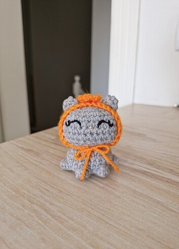 Şapkalı Sevimli Kedicik Amigurumi Örgü Anahtarlık