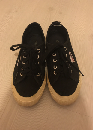 Siyah superga