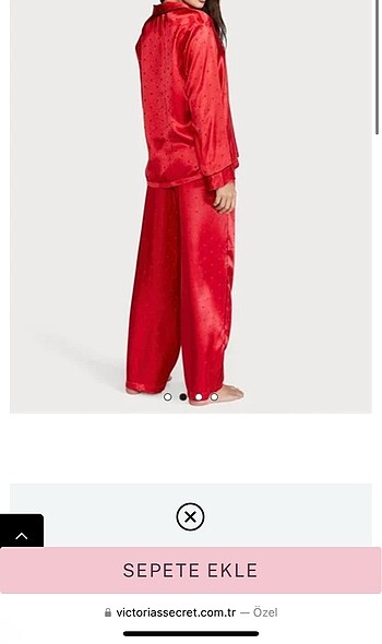 Kırmızı saten pijama takımı