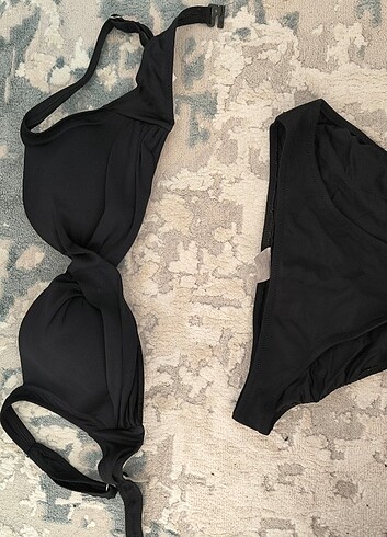 Bikini takım 38 beden hiçbir sorunu yok cuplu dolgusuz