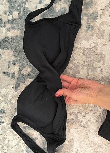 38 Beden siyah Renk Bikini takım 38 beden hiçbir sorunu yok cuplu dolgusuz