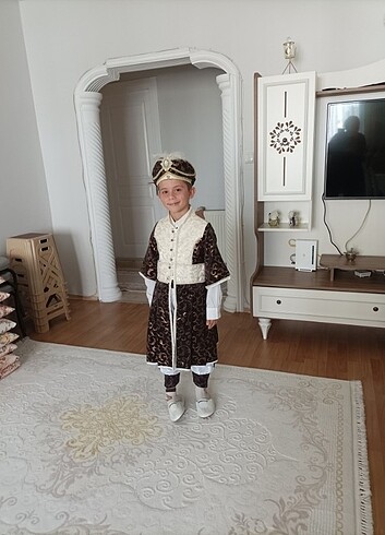 6 Yaş Beden kahverengi Renk Padişah sünnet kıyafeti.5..7 yaş arası..